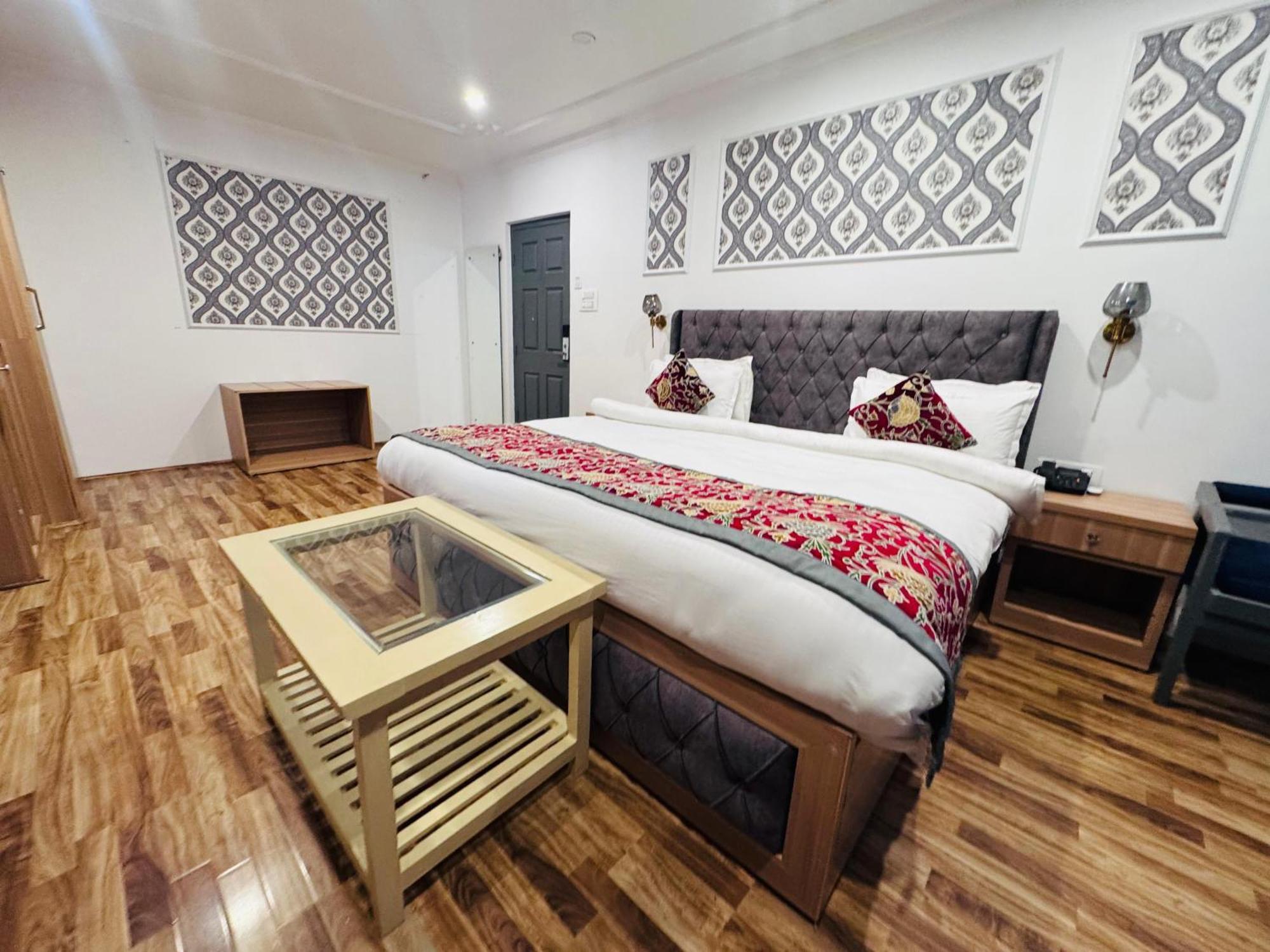 De Elaaf The Luxury Stay Сринагар Экстерьер фото