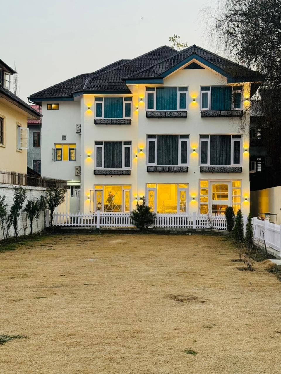 De Elaaf The Luxury Stay Сринагар Экстерьер фото