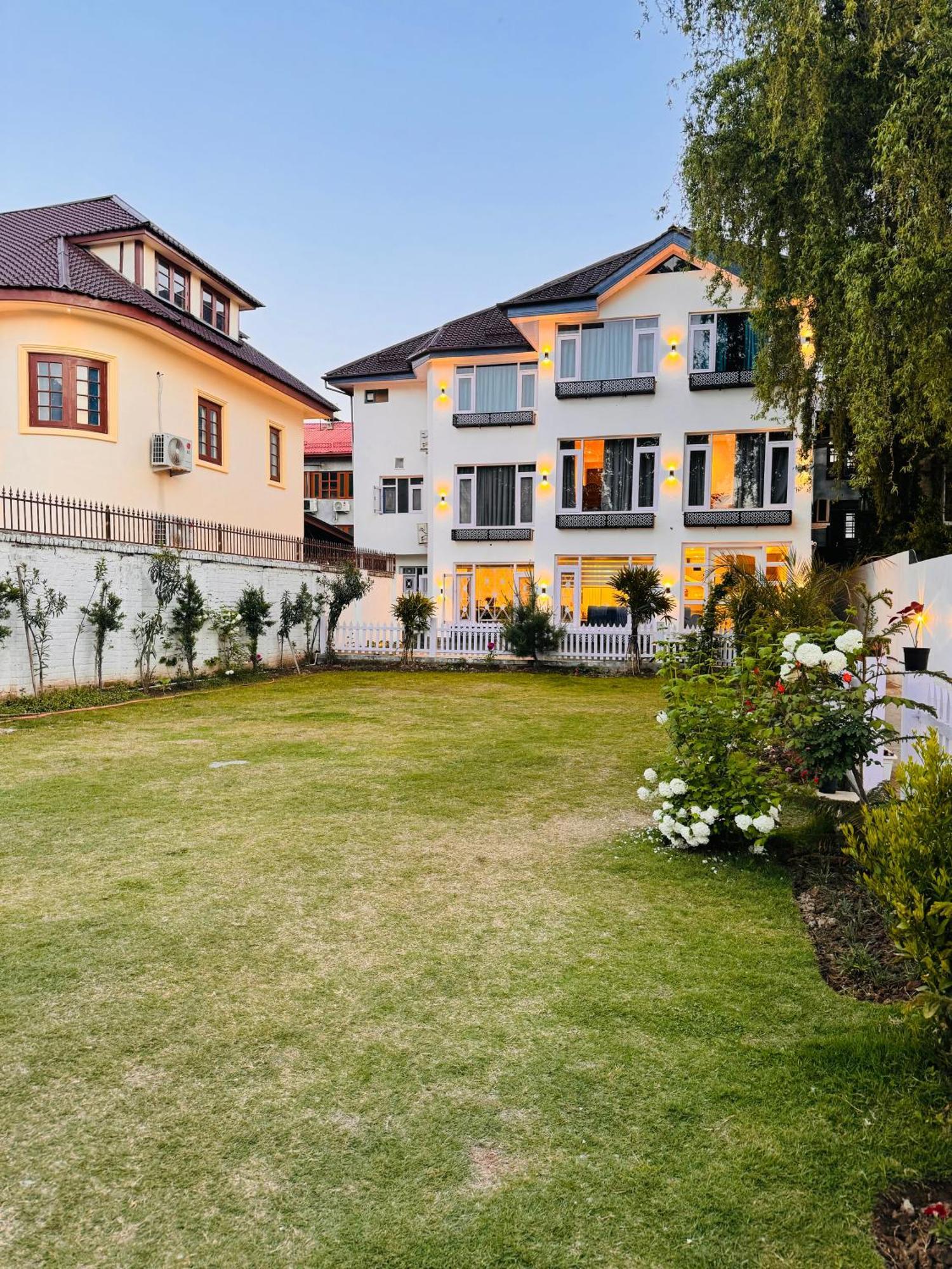 De Elaaf The Luxury Stay Сринагар Экстерьер фото